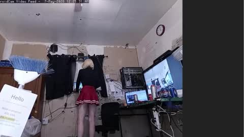 cheerleader_crossdresser online show from May 7, 7:25 am