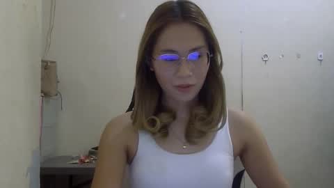 chelly4u69 online show from October 22, 4:02 am