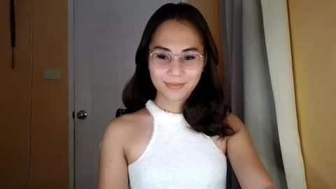 chelly4u69 online show from April 14, 1:55 am