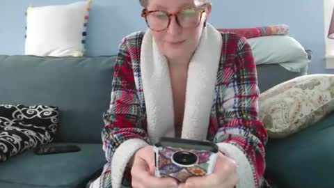 Snapshot of chelseasentra1 chatting on December 9, 5:19 pm Chelsea online show from December 9, 5:19 pm