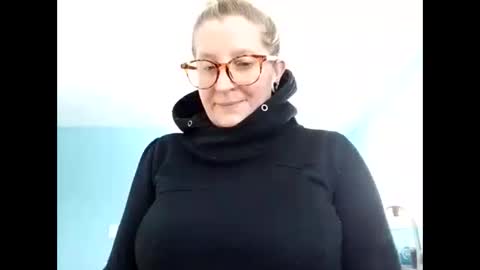 Snapshot of chelseasentra1 chatting on December 24, 5:44 pm Chelsea online show from December 24, 5:44 pm