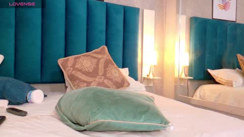 Snapshot of cheneelllorens chatting on February 11, 10:28 pm online show from February 11, 10:28 pm