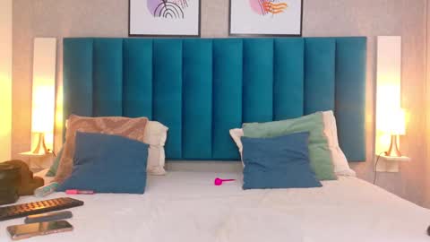 Snapshot of cheneelllorens chatting on February 25, 9:02 pm online show from February 25, 9:02 pm