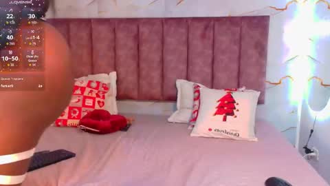 Snapshot of cheneelllorens chatting on December 5, 7:43 pm online show from December 5, 7:43 pm