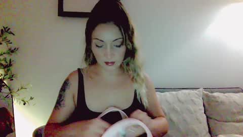 cherrieamaretto online show from May 30, 10:56 am