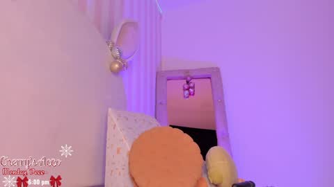 Snapshot of cherry_blond_ chatting on December 12, 2:04 am Cherry online show from December 12, 2:04 am