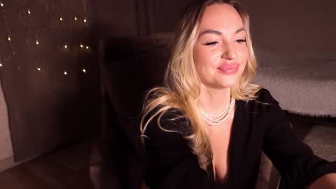 Snapshot of cherry_bomb19 chatting on December 27, 3:20 am CherryBomb online show from December 27, 3:20 am