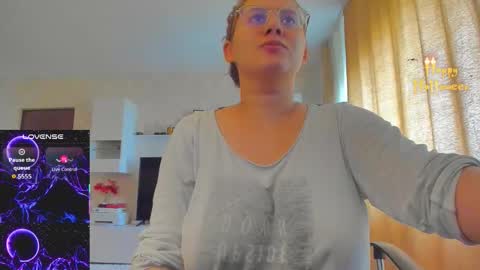 mayra online show from October 23, 8:02 am