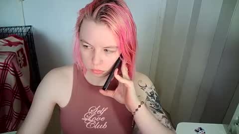 cherrybaby_0 online show from April 18, 7:23 am