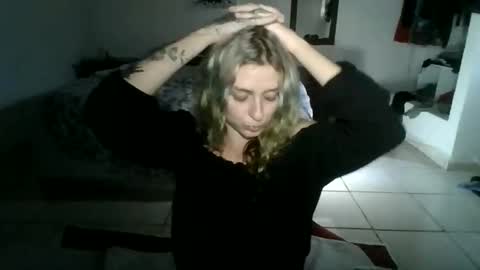 Snapshot of cherryblushxo chatting on February 8, 9:40 pm cherryblushxo online show from February 8, 9:40 pm