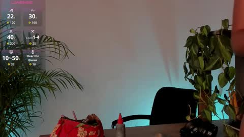 Snapshot of cherrybr_ chatting on December 21, 1:29 pm Cherry Lady online show from December 21, 1:29 pm