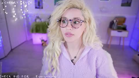 Snapshot of cherrycrush chatting on February 25, 7:12 pm Cherry Crush online show from February 25, 7:12 pm