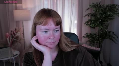 Snapshot of cherrymii chatting on April 8, 10:26 am Miy online show from April 8, 10:26 am