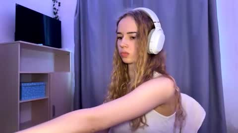 Snapshot of cherryrush951544 chatting on October 22, 9:42 am Evie online show from October 22, 9:42 am