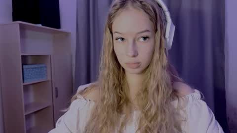 Snapshot of cherryrush951544 chatting on October 30, 12:17 pm Evie online show from October 30, 12:17 pm