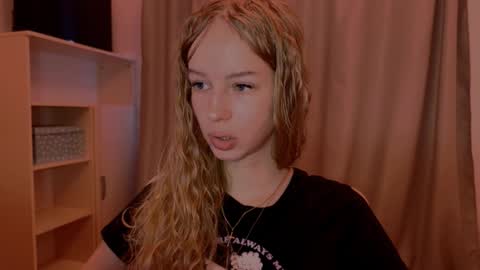 Snapshot of cherryrush951544 chatting on November 24, 9:20 am Evie online show from November 24, 9:20 am