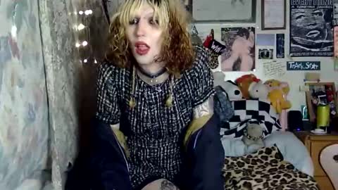 Snapshot of cherstrauberry chatting on October 16, 3:18 am cher strauberry online show from October 16, 3:18 am