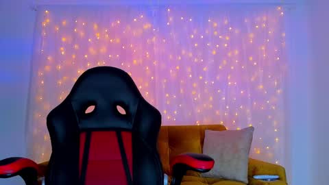 Snapshot of cherylbutler chatting on December 14, 10:39 pm Cheryl online show from December 14, 10:39 pm