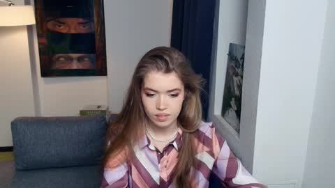 Mia  online show from April 1, 7:20 am