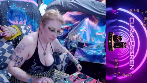 CurvySiren online show from February 8, 7:34 am