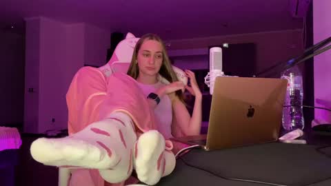 Goddess Vika - owner of all ur money online show from December 9, 4:37 pm