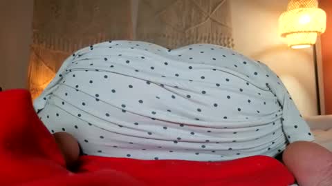 yoursensualparadise online show from April 14, 9:43 pm