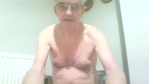 Snapshot of chipper341596 chatting on December 29, 6:14 am chipper341596 online show from December 29, 6:14 am