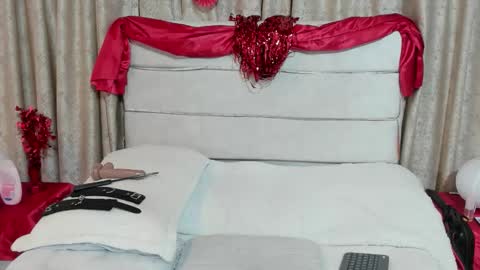 Snapshot of chistail_ chatting on February 12, 2:56 pm Cristal online show from February 12, 2:56 pm