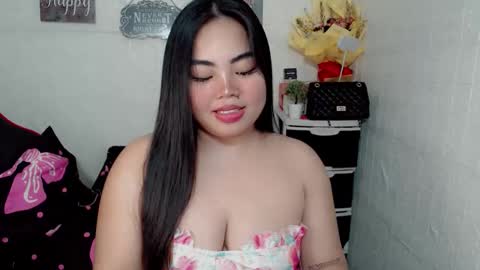 Snapshot of chixxypinay chatting on October 15, 3:12 pm miss chixxie online show from October 15, 3:12 pm