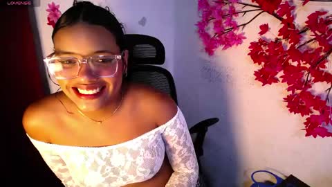 Snapshot of chleo_rosse chatting on April 21, 4:08 am chleo_rosse online show from April 21, 4:08 am