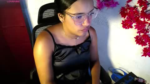 Snapshot of chleo_rosse chatting on May 5, 3:14 am chleo_rosse online show from May 5, 3:14 am