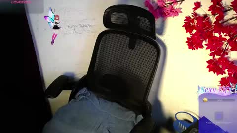 Snapshot of chleo_rosse chatting on May 5, 6:49 pm chleo_rosse online show from May 5, 6:49 pm