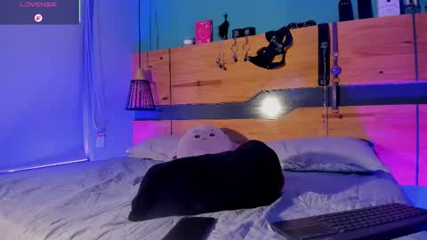 Chloeallennn  online show from March 14, 12:10 pm