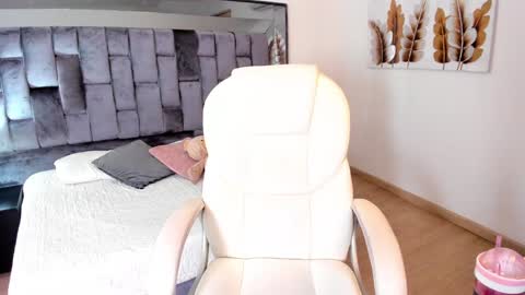 Chloe online show from January 24, 11:59 am