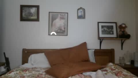 chloe and dic online show from February 18, 7:43 am