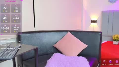 Snapshot of chloe_cherry21 chatting on February 15, 5:19 am chloe cherry21 online show from February 15, 5:19 am