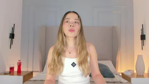 Snapshot of chloe_dee_ chatting on May 3, 2:34 pm Chloe online show from May 3, 2:34 pm