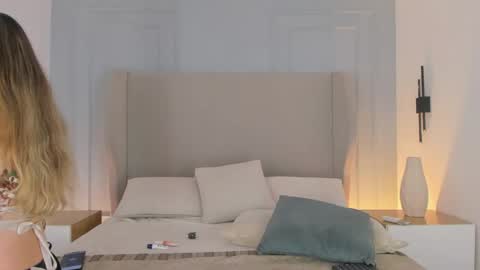 Snapshot of chloe_dee_ chatting on May 5, 12:35 pm Chloe online show from May 5, 12:35 pm
