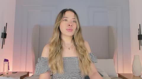 Snapshot of chloe_dee_ chatting on May 21, 11:50 am Chloe online show from May 21, 11:50 am