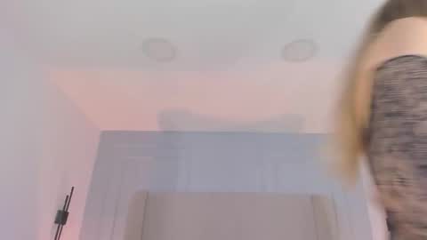 Snapshot of chloe_dee_ chatting on May 22, 3:39 pm Chloe online show from May 22, 3:39 pm