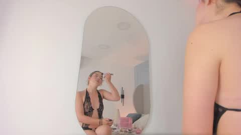 Snapshot of chloe_dee_ chatting on May 27, 9:56 pm Chloe online show from May 27, 9:56 pm