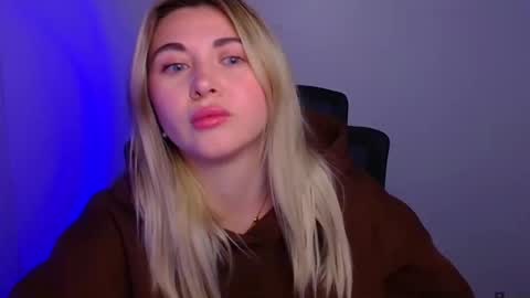 Snapshot of chloe_diva chatting on November 19, 9:20 am Chloe online show from November 19, 9:20 am