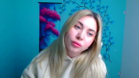 Snapshot of chloe_diva chatting on November 22, 12:15 pm Chloe online show from November 22, 12:15 pm