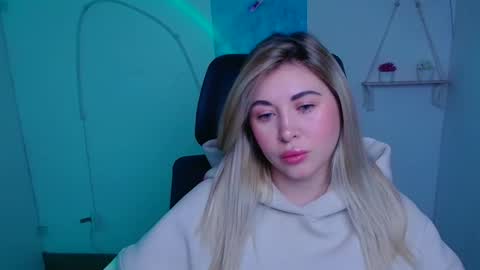 Snapshot of chloe_diva chatting on November 30, 6:17 am Chloe online show from November 30, 6:17 am