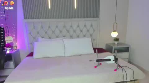 CLHOE  online show from January 8, 9:06 pm