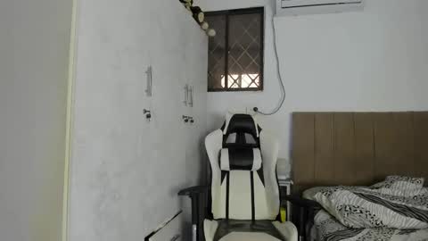 chloe online show from March 6, 10:15 pm