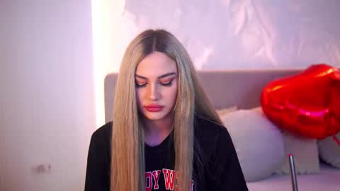 Chloe GraceeX online show from February 16, 6:59 pm