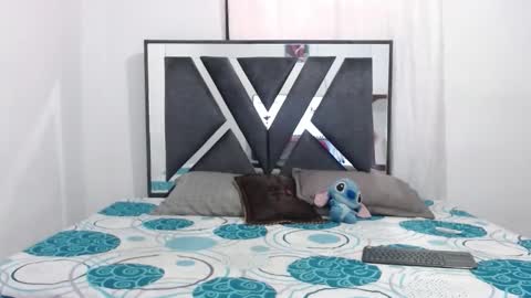 Chloe and Danna online show from March 15, 9:10 pm