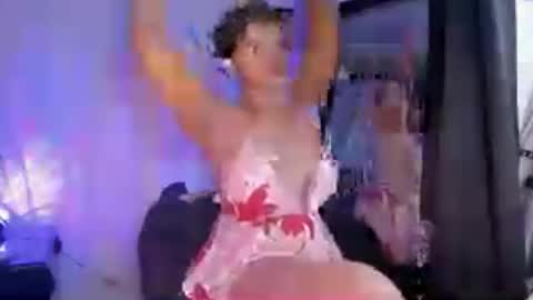 chloe_kisses2 online show from June 18, 12:09 pm