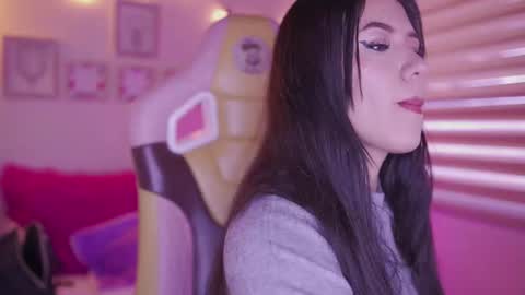 Snapshot of chloe_moonss chatting on February 23, 9:45 pm Chloe online show from February 23, 9:45 pm